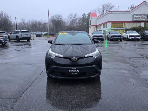 Used 2019 Toyota C-HR LE FWD image 3
