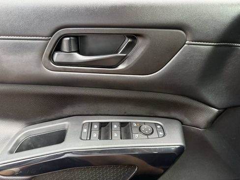 Used 2024 Nissan Pathfinder SV AWD/4WD image 21