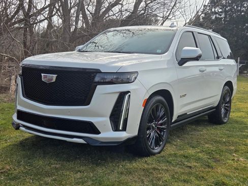 Certified 2024 Cadillac Escalade V w/ LPO, ONYX Package AWD/4WD image 1