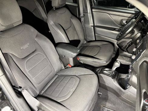 Used 2017 Jeep Renegade Altitude image 13