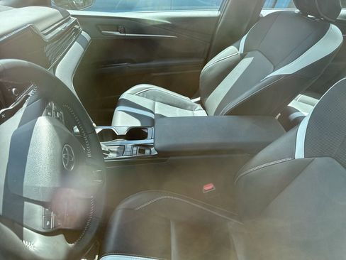 Used 2025 Toyota Camry SE w/ Convenience Package image 4