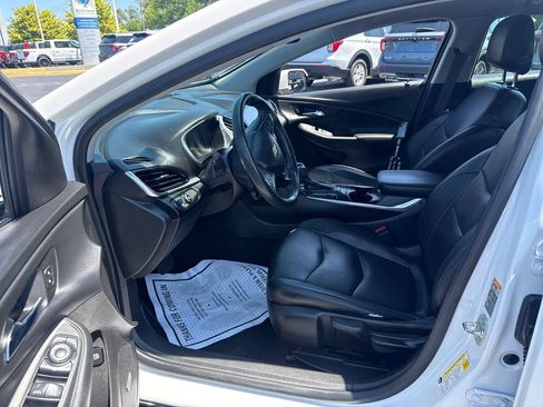 Used 2017 Chevrolet Volt Premier w/ Driver Confidence Package FWD image 22