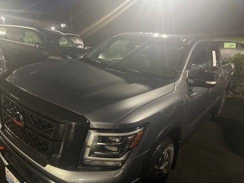 Used 2021 Nissan Titan PRO-4X w/ Pro-4x Convenience Package image 3