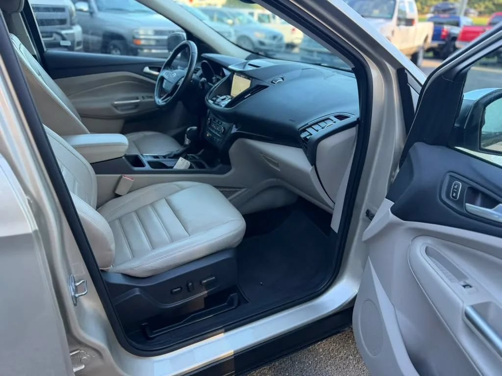 Used 2017 Ford Escape Titanium AWD/4WD image 19