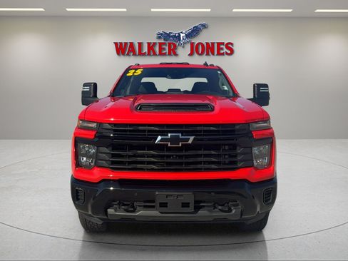 Used 2025 Chevrolet Silverado 2500 Custom w/ Custom Value Package image 8