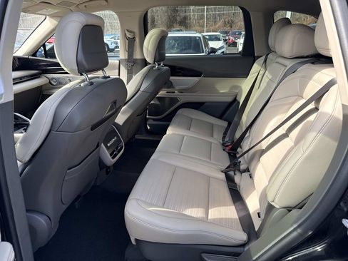 Used 2025 Lincoln Nautilus Reserve image 28