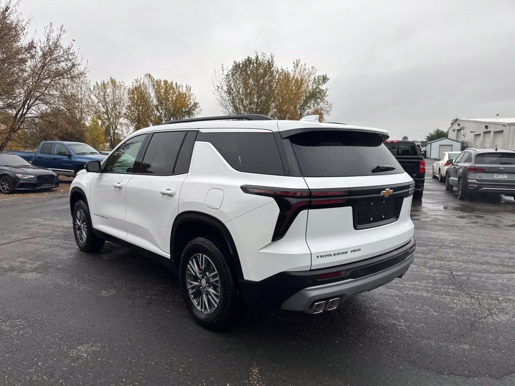 Used 2026 Chevrolet Traverse LT w/ Driver Confidence Package AWD/4WD image 3