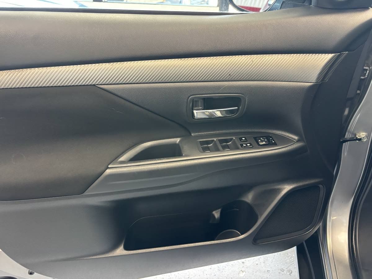 Used 2014 Mitsubishi Outlander ES FWD image 19