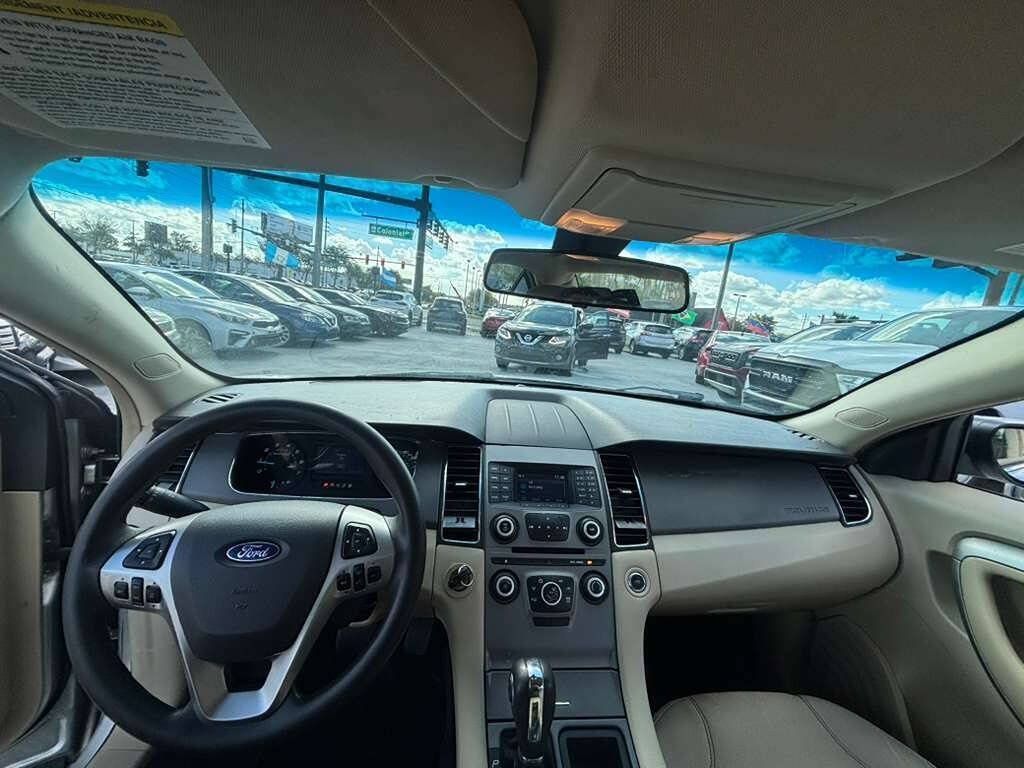 Used 2017 Ford Taurus SE FWD image 14