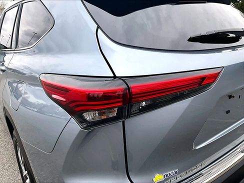Used 2023 Toyota Highlander XLE image 35