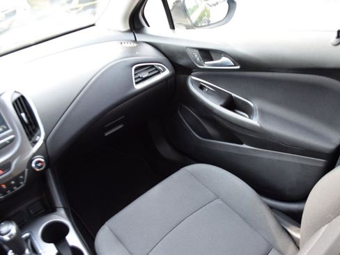 Used 2017 Chevrolet Cruze LT FWD image 12