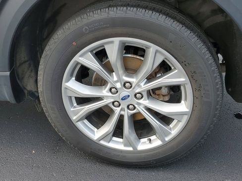 Used 2023 Ford Explorer XLT w/ Equipment Group 202A image 5