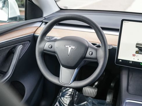 Used 2023 Tesla Model Y Long Range AWD/4WD image 14