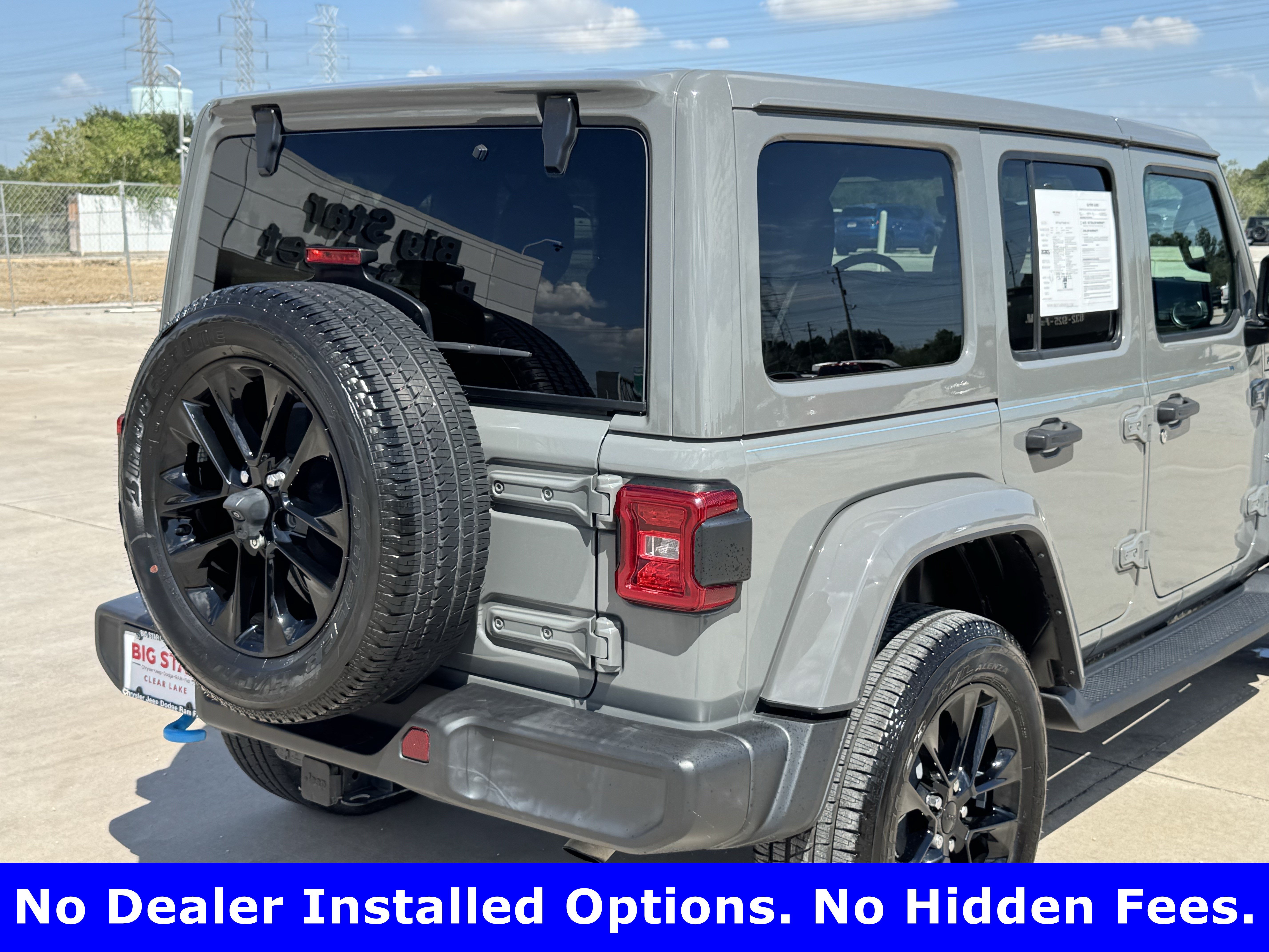 Used 2023 Jeep Wrangler Unlimited Sahara w/ Dual Top Group AWD/4WD image 7