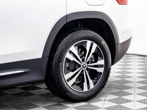 Certified 2025 Mercedes-Benz GLB 250 4MATIC image 32