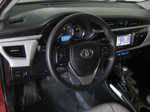 Used 2014 Toyota Corolla LE image 9