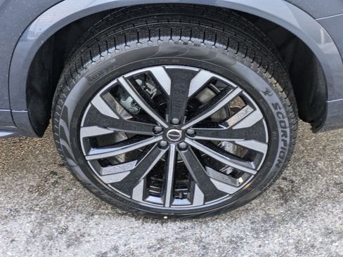 New 2026 Volvo XC90 B6 Plus w/ Protection Package Premier AWD/4WD image 18