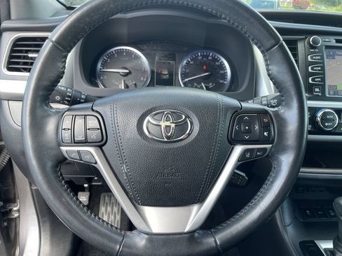 Used 2019 Toyota Highlander Limited Platinum AWD/4WD image 17
