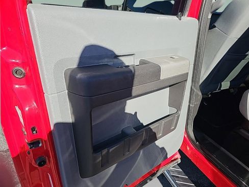 Used 2013 Ford F250 XLT w/ Chrome Pkg image 21