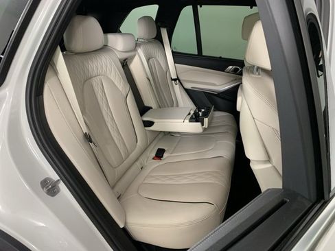 Used 2023 BMW X5 xDrive40i w/ Premium Package image 38