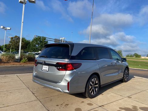 New 2026 Honda Odyssey EX-L image 9