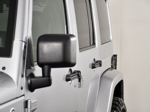 Used 2013 Jeep Wrangler Unlimited Sahara w/ Connectivity Group AWD/4WD image 13