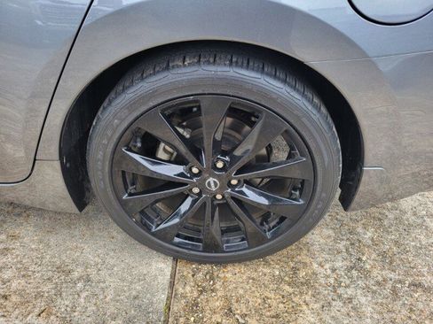 Used 2023 Nissan Maxima SR w/ Sport Mat Group image 8