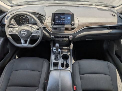Used 2024 Nissan Altima 2.5 SV FWD image 13
