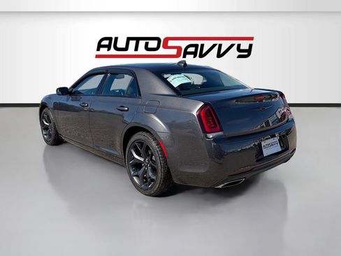 Used 2023 Chrysler 300 Touring w/ Sport Appearance Package RWD image 5