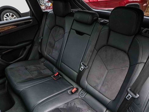 Used 2021 Porsche Macan image 22