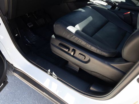 Used 2021 Honda Pilot Touring image 11