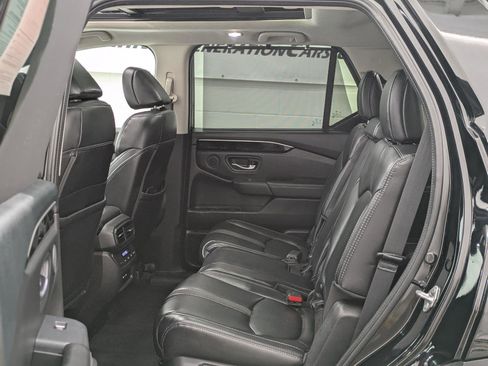 Used 2024 Honda Pilot Touring image 11