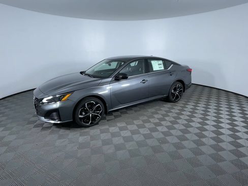 Certified 2025 Nissan Altima 2.5 SR AWD/4WD image 4