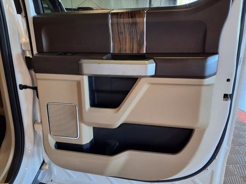 Used 2019 Ford F150 Lariat image 11