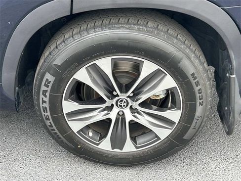 Used 2021 Toyota Highlander XLE image 14