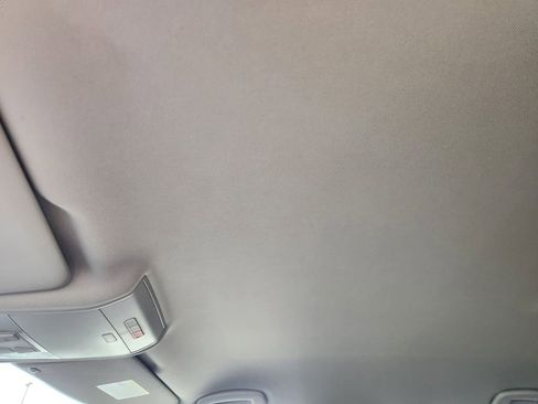 Used 2018 Volkswagen Atlas SE image 25