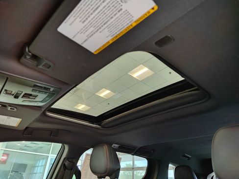Used 2023 Toyota Sienna XSE w/ XSE Plus Package AWD/4WD image 12