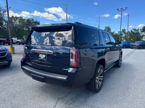 Used 2020 GMC Yukon XL Denali w/ Denali Premium Package image 7