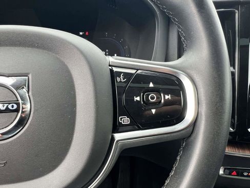 Used 2023 Volvo XC60 B5 Plus image 25