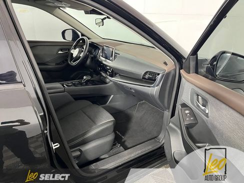 Used 2021 Nissan Rogue SV AWD/4WD image 13