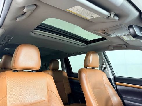 Used 2017 Toyota Highlander Limited w/ Carpet Mat Package FWD image 34