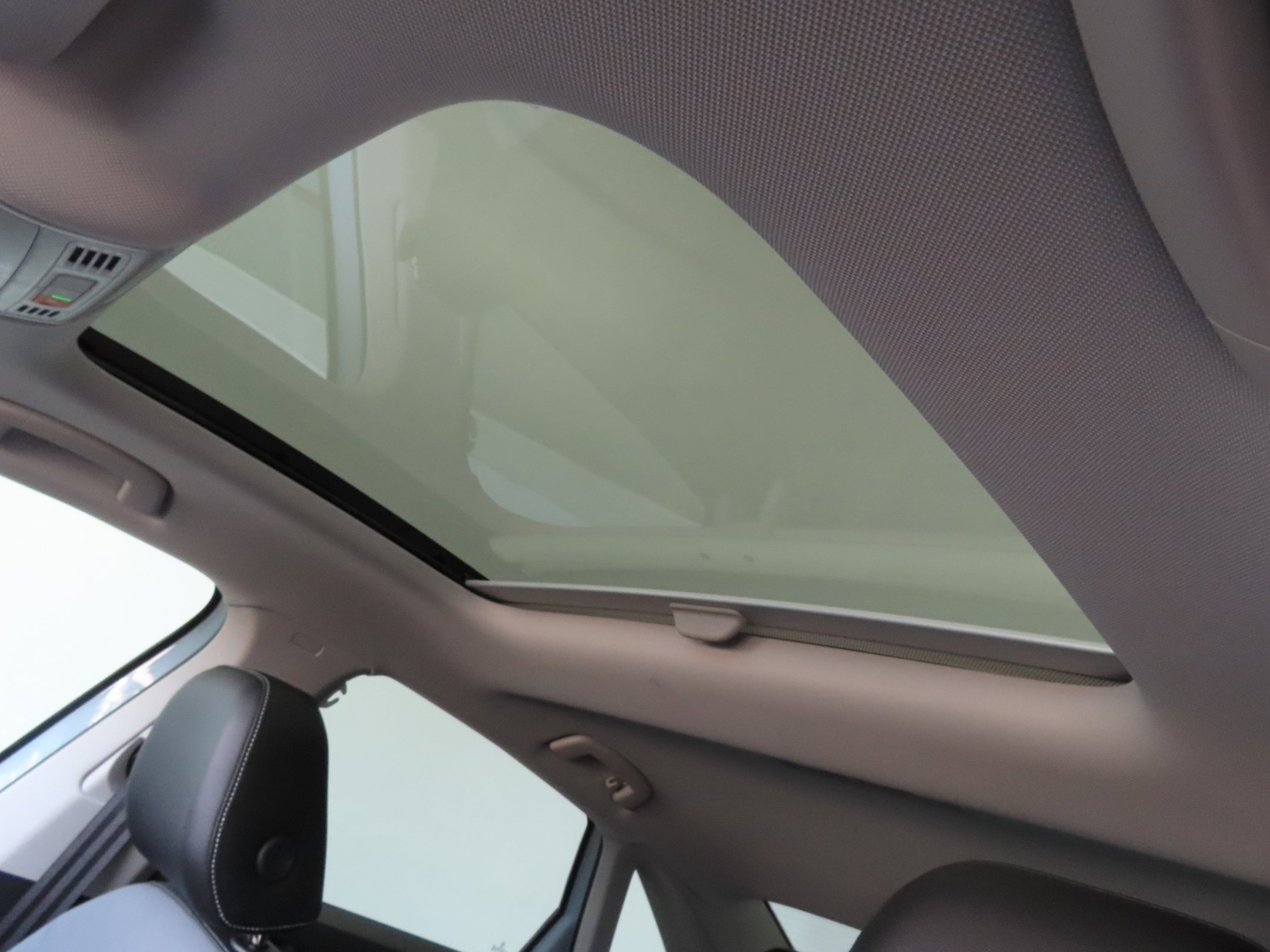 Used 2026 Volkswagen Jetta SE FWD image 19