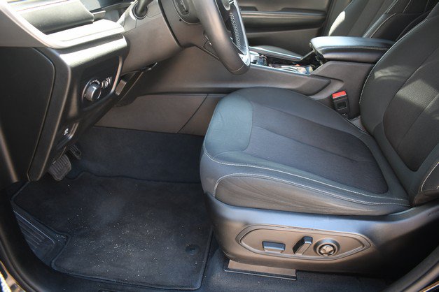 Used 2023 Jeep Grand Cherokee Laredo AWD/4WD image 15