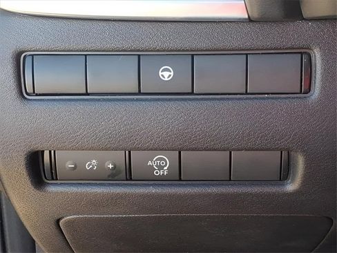 Used 2023 Nissan Rogue SV image 18