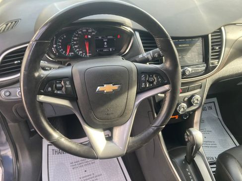 Used 2019 Chevrolet Trax LT w/ LT Convenience Package image 18