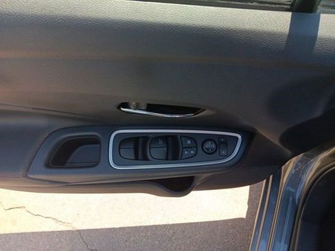 New 2025 Nissan Versa SR w/ Trunk Package image 24