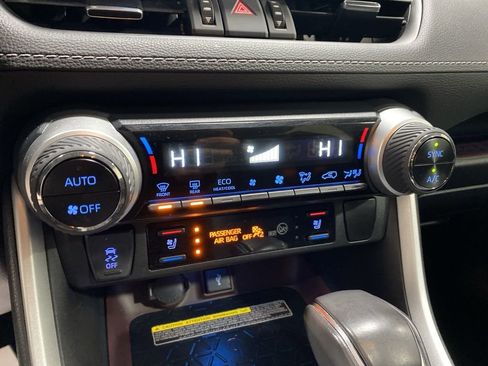 Used 2021 Toyota RAV4 Limited image 29