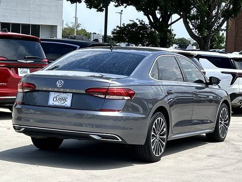 Used 2022 Volkswagen Passat 2.0T FWD image 4