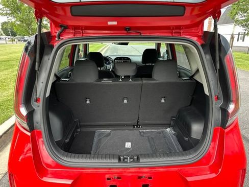 Certified 2025 Kia Soul LX w/ LX Technology Package FWD image 19