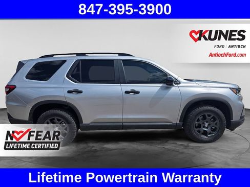 Used 2025 Honda Pilot TrailSport image 11